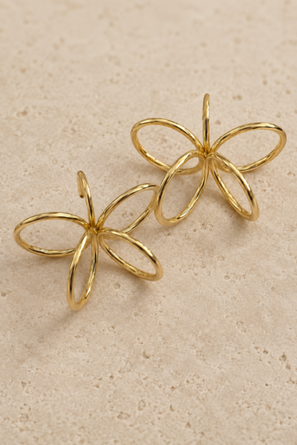 Gold Çiçek Desenli Küpe
